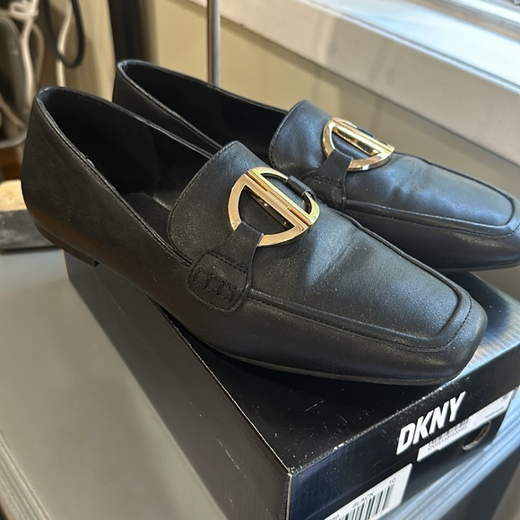 DKNY FERN LOAFERS - Picture 3 of 5